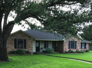 216 Colonial Cir, Athens, TX 75751