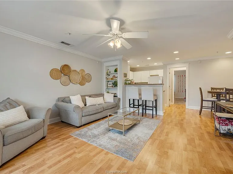 1725 Harvey Mitchell Pkwy S #1433 — Photo 2