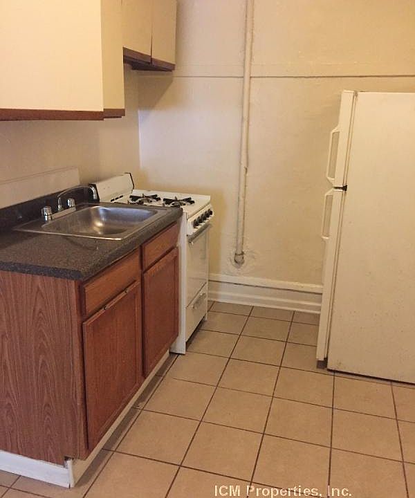 1st image of 514 W Cornelia Ave #G