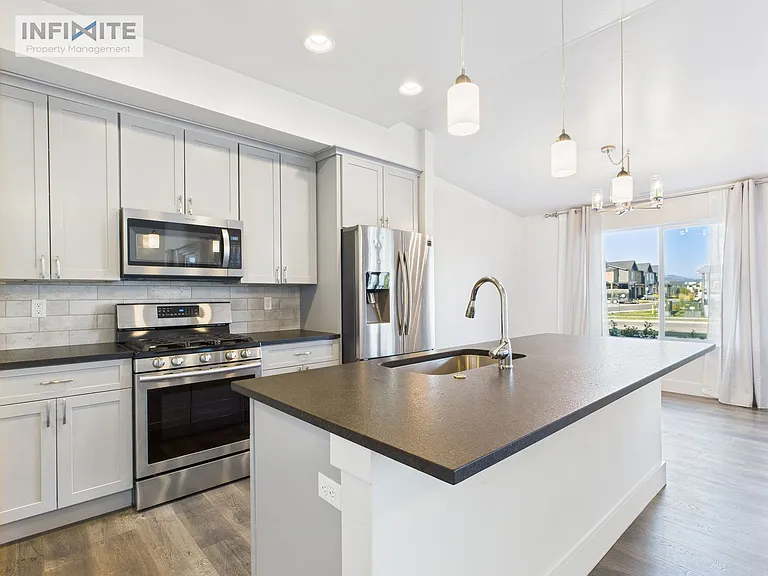 4830 Flanders Way #B — Photo 9