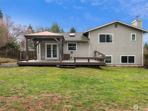 5th image of 2401 185th Place SE