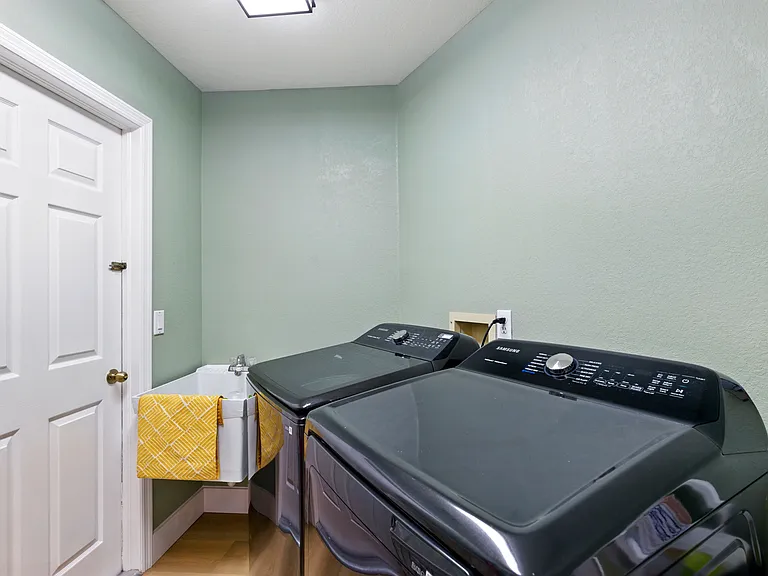 washer and dryer included