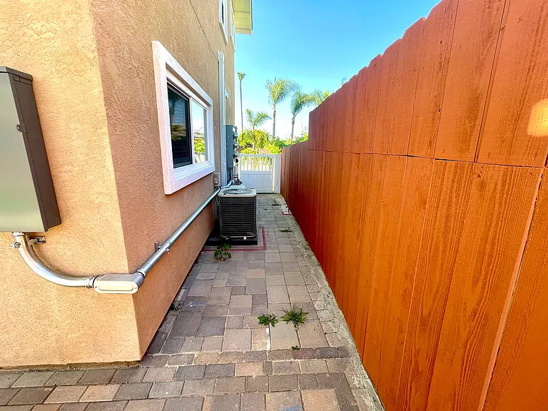 Walkway to front yard