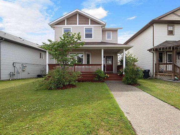2nd image of 104 NE Walnut Cres
