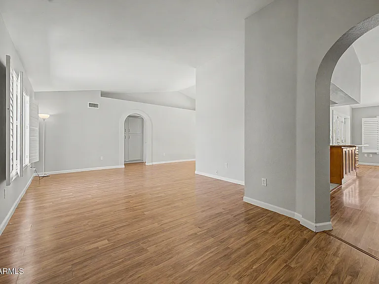 5731 E Marilyn Rd — Photo 3