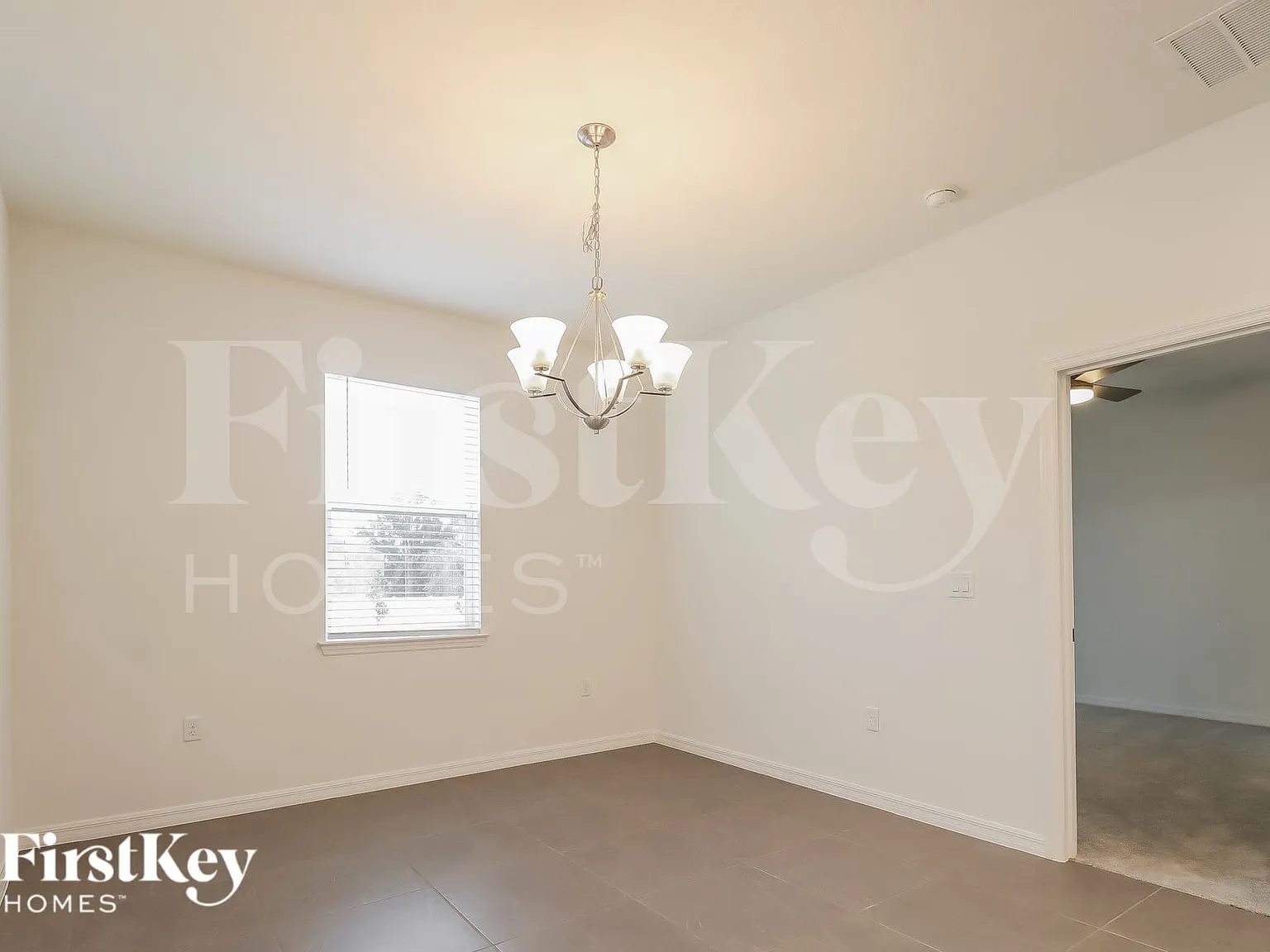 3 bed, 2.0 bath, 1589 sqft, $1,810 — Photo 4