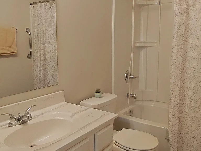 Laurelcrest Ln — Photo 10