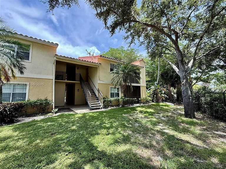 1237 SW 46th Ave #803 — Photo 2