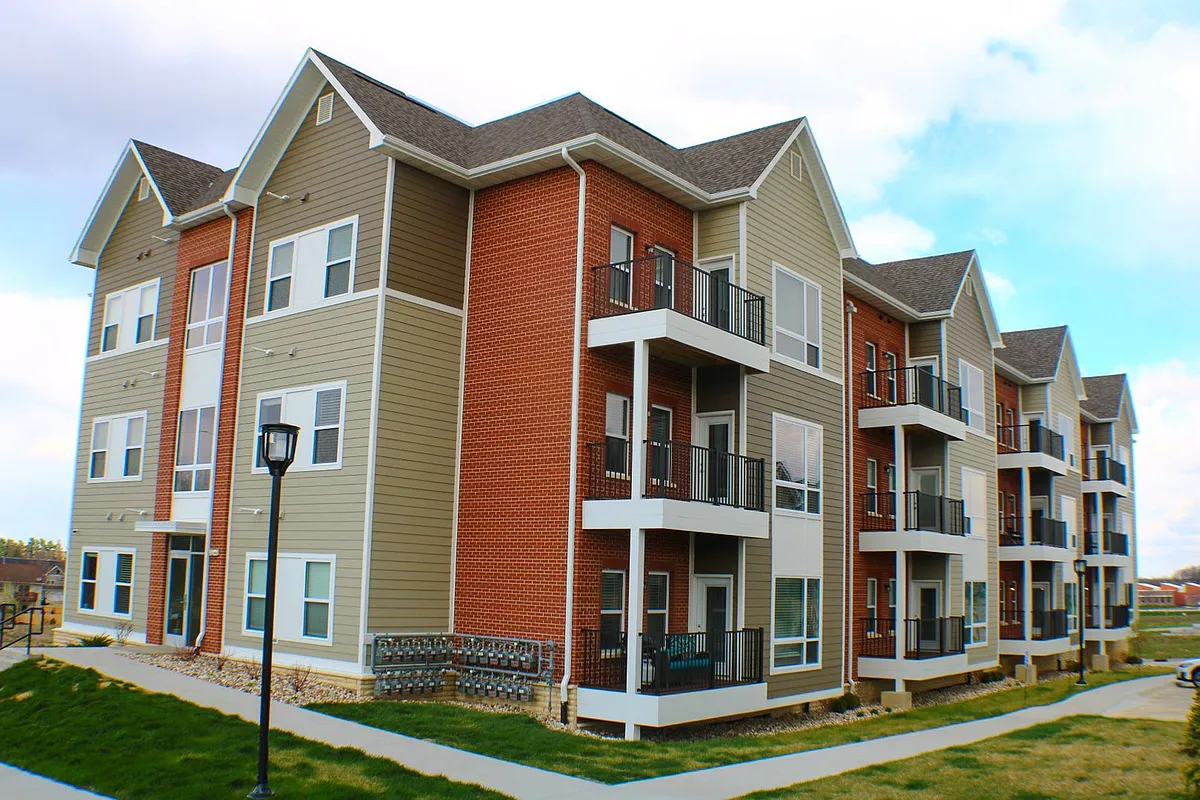 Building Photo - Creekside South