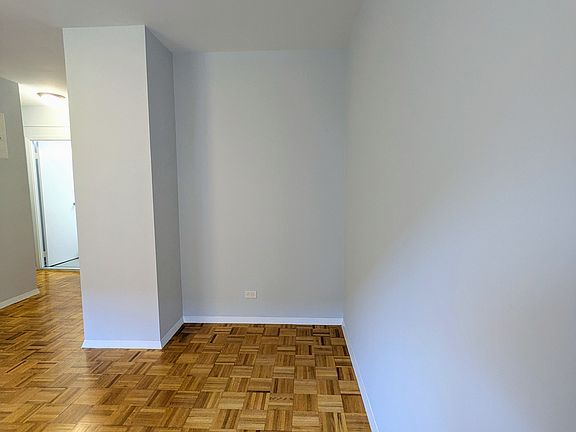 5th image of 515 E 78th St APT 5A