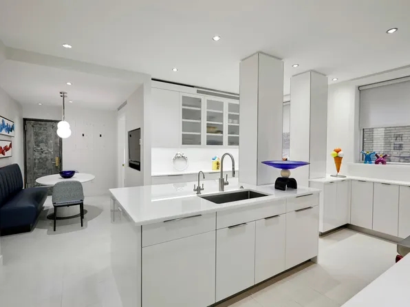 1111 Park Avenue image 11 of 24