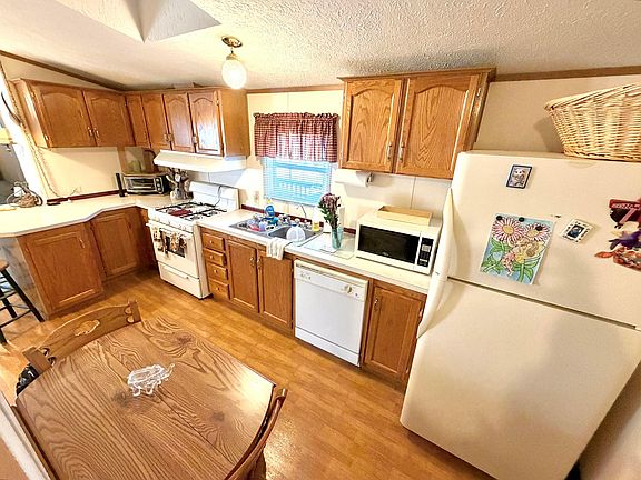 5th image of 55 Colony Dr