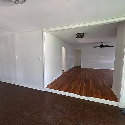1017 Nottingham Dr — Photo 3