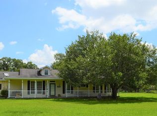 8929 Plantation Dr, West Columbia, TX 77486