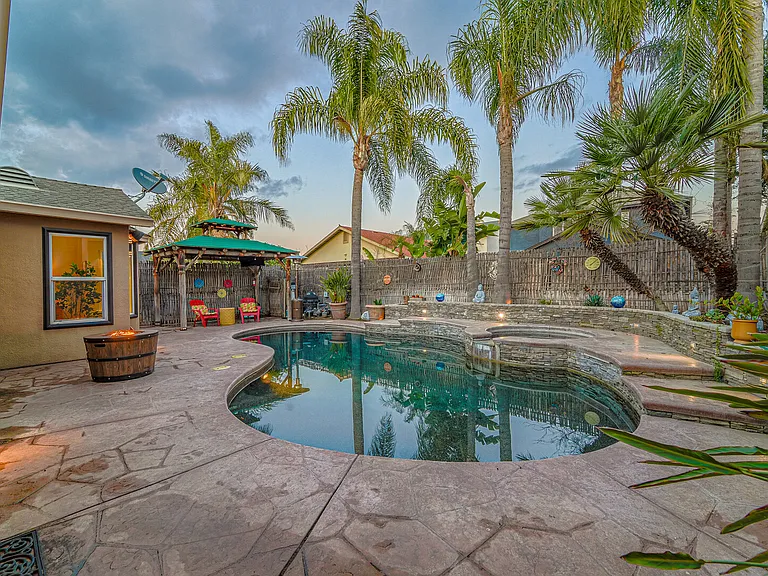 Montara Dr — Photo 24