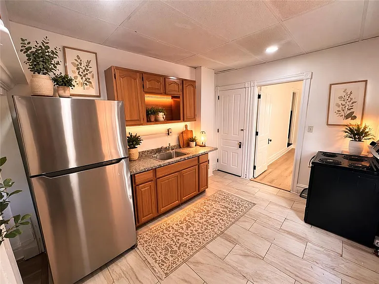 328 N Law St — Photo 3