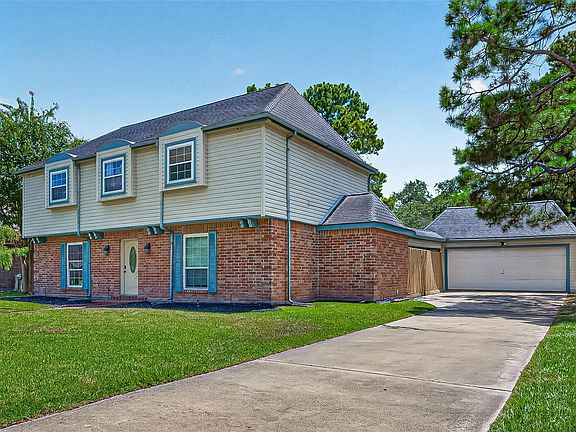 2nd image of 18007 Oakhampton Dr