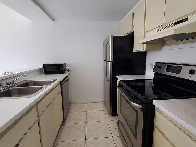 8160 Geneva Ct #412 — Photo 3