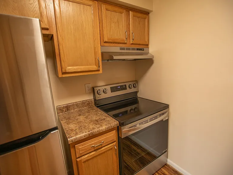 Chapel Lake Apartments — Photo 41
