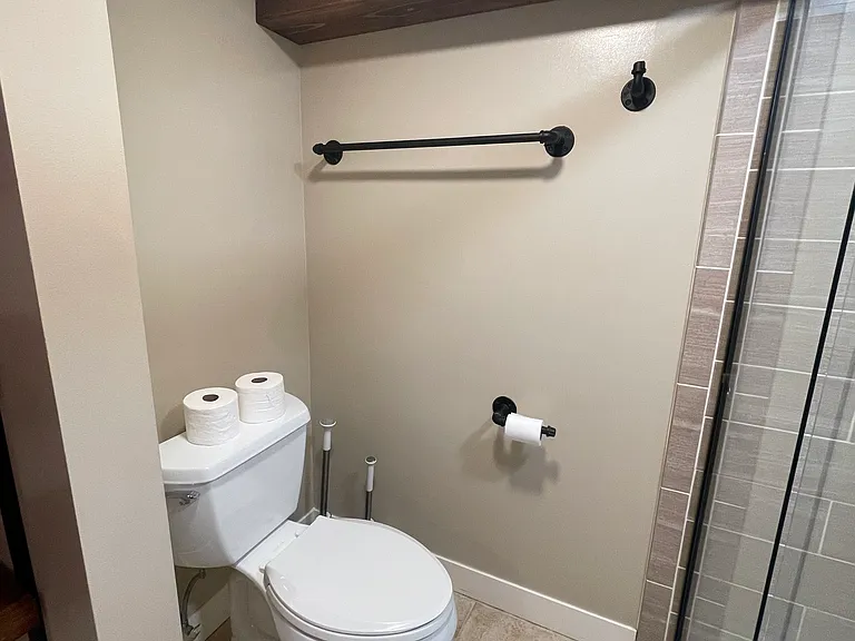 1634 E Glass Ave — Photo 15