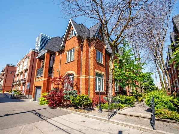 12 Old Primrose Ln, Toronto, ON M5A 4T1