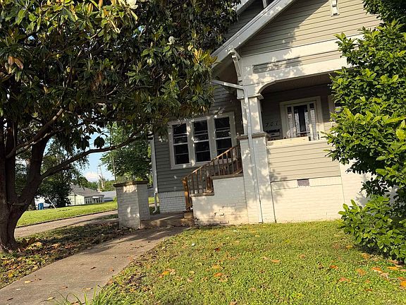 3rd image of 701 Follis Ave