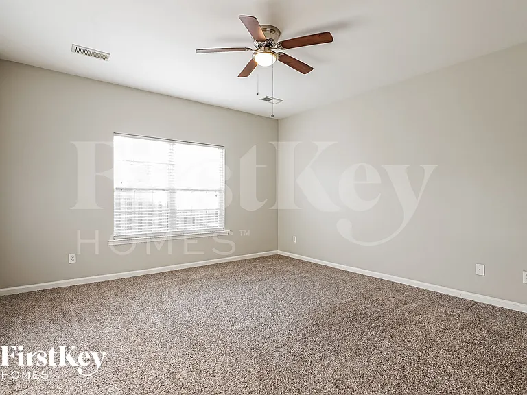 1092 Fairbank Ln — Photo 11
