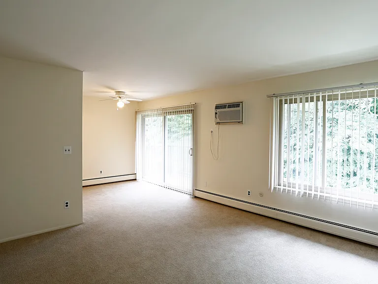 River Bend Apartments — Photo 18