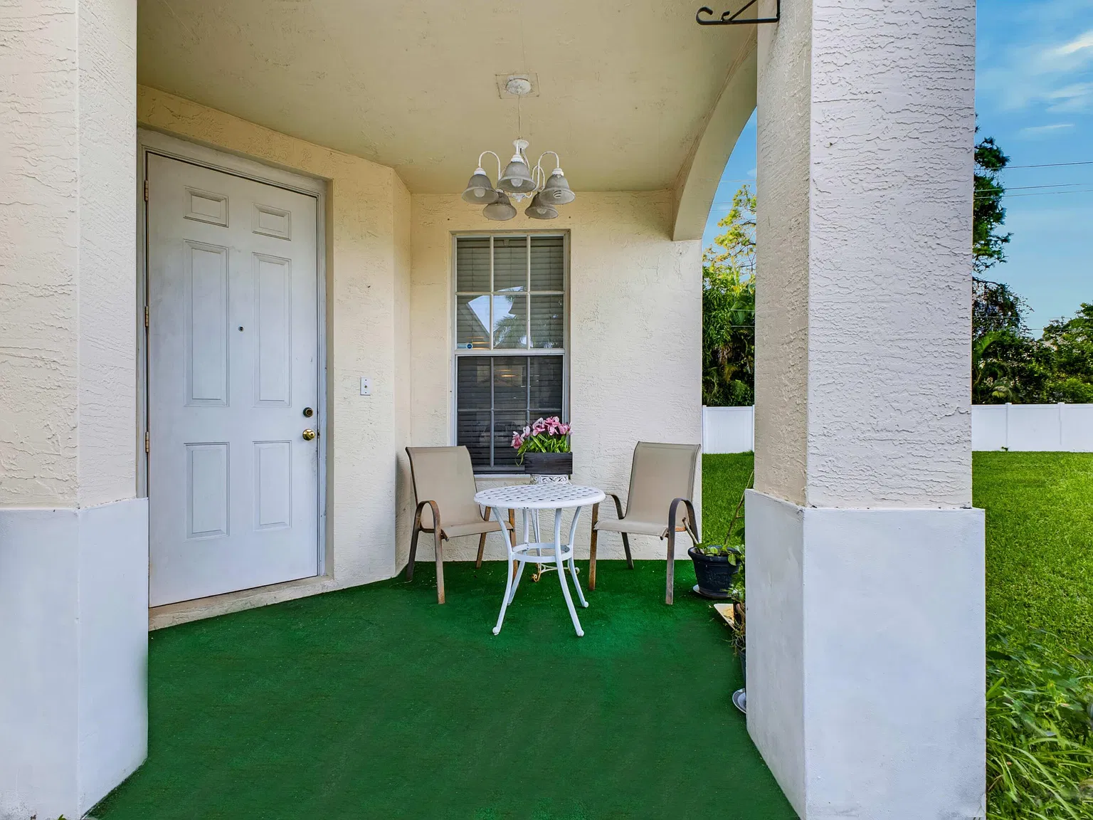 4 bed, 2.5 bath, 2047 sqft, $3,250 — Photo 3