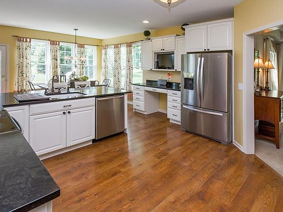4th image of 15401 Heath Cir