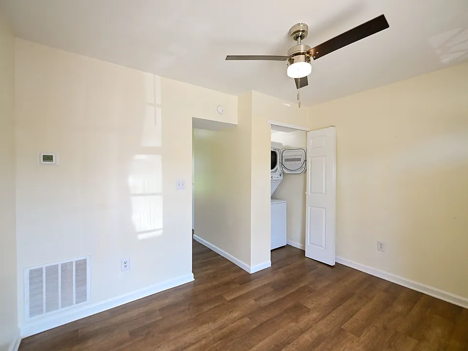 7 1/2 W 2nd St #2