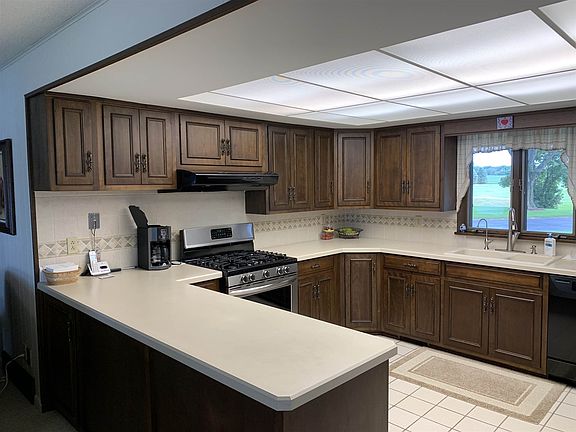3rd image of 615 Lakeview Dr