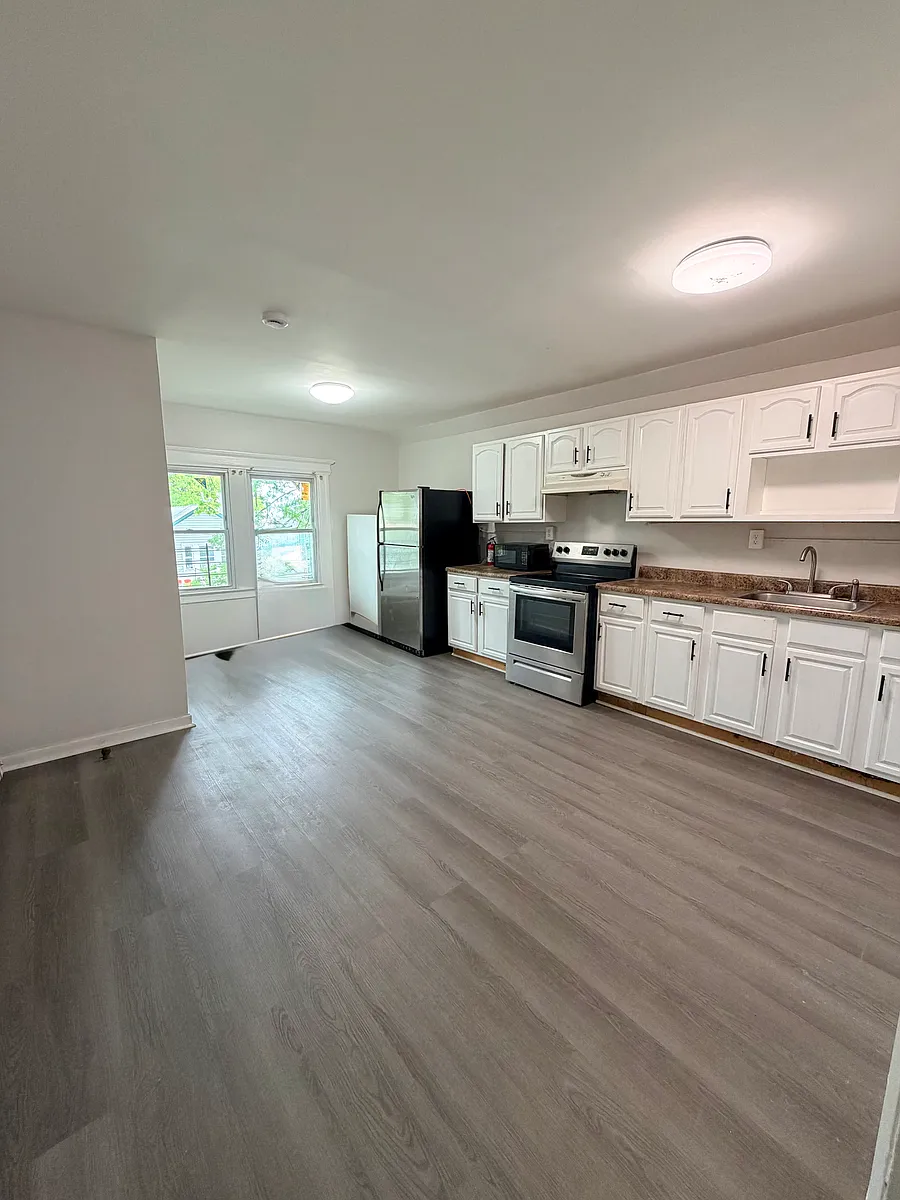 Building Photo - 854 S 15th St #3