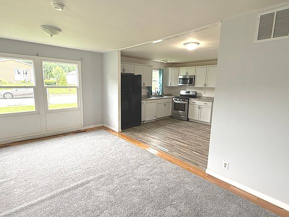 3rd image of 213 Butte Ln
