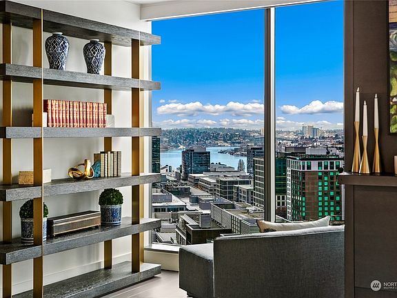 4th image of 820 Blanchard Street #1805