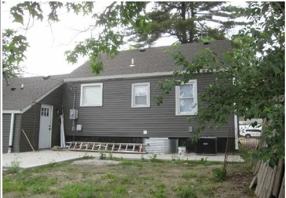 716 E Stanford Ave — Photo 2