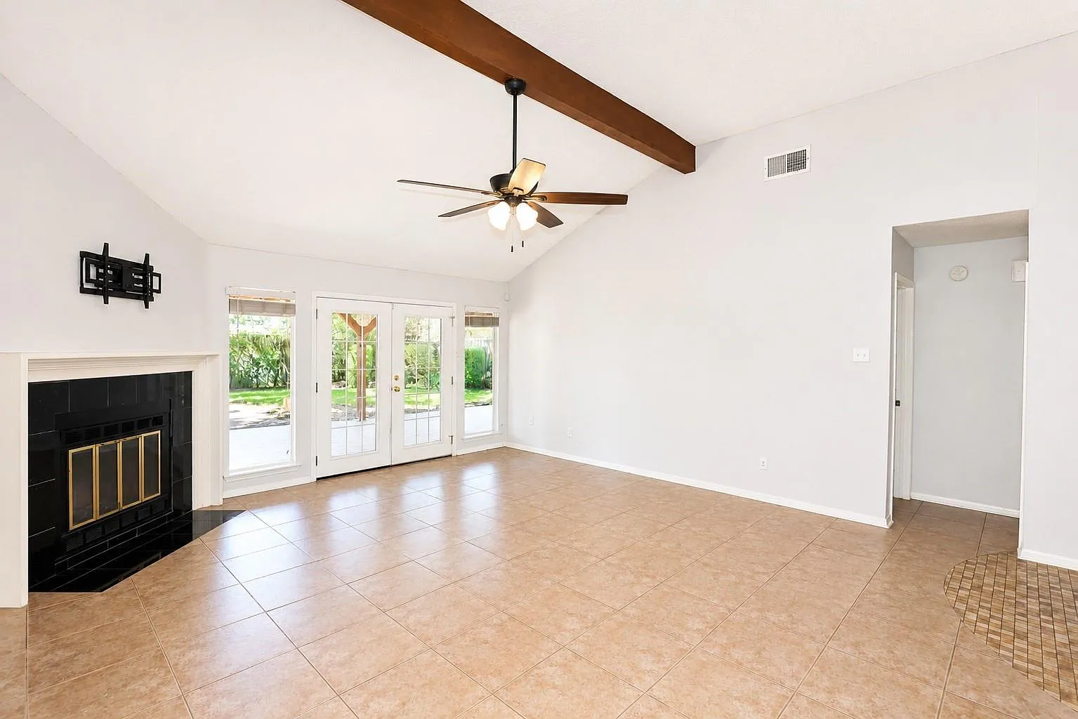 3 bed, 2.0 bath, 1480 sqft, $1,750 — Photo 4