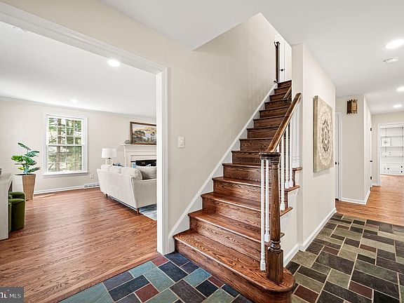 4th image of 307 Center Hill Rd