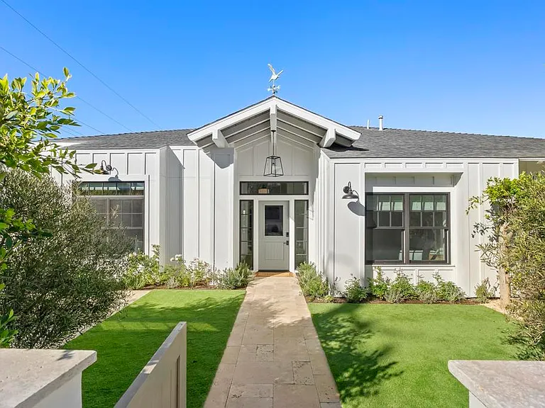 210 Estrella St — Photo 1
