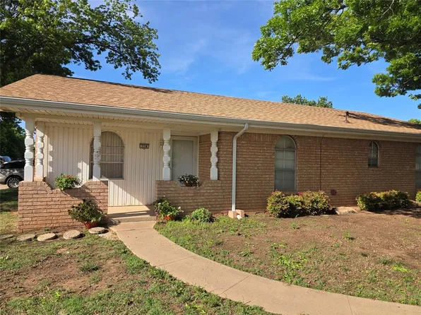 124 Farris Pl, Chickasha, OK 73018