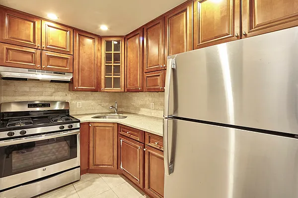 Rented by Douglas Elliman | media 7