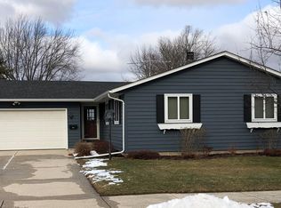 1668 Atlanta Cir, Manitowoc, WI 54220
