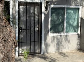901 Hillcrest Pl, Oceanside, CA