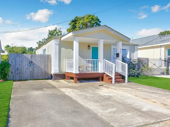 320 Wallace Dr, New Orleans, LA 70122