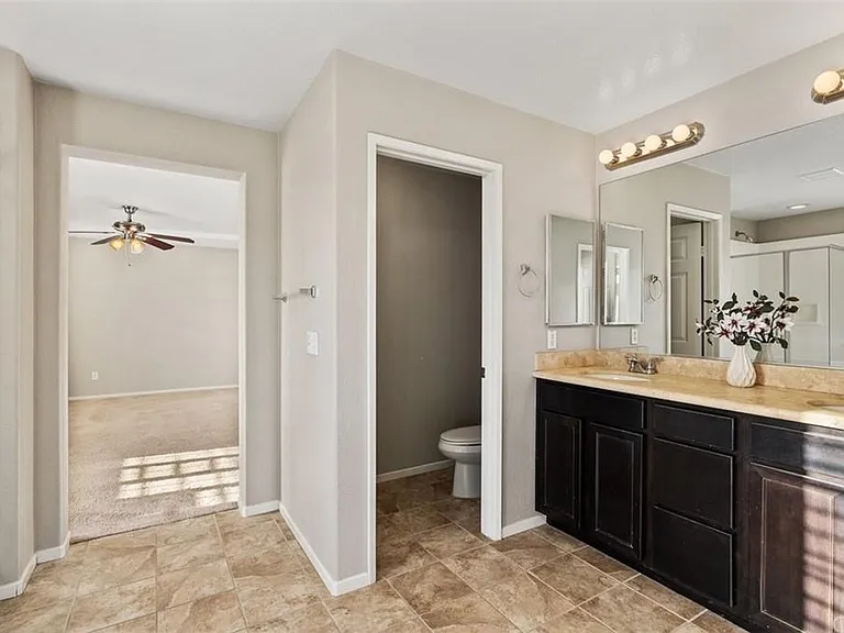46945 Peach Tree St — Photo 17