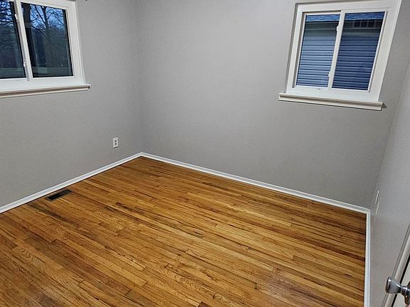 4th image of 207 Detroit Ave