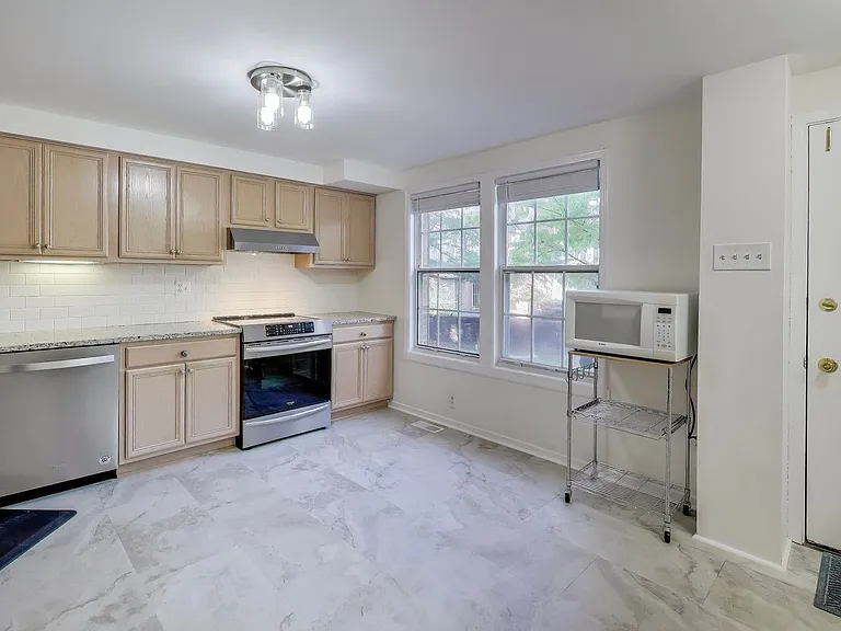 8932 Barrowgate Ct — Photo 7