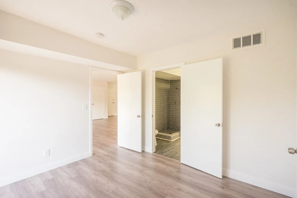 2041 N. Commonwealth Ave. — Photo 2