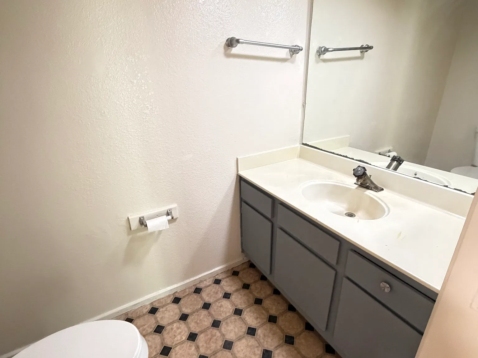 3 bed, 1264 sqft, $2,400 — Photo 4