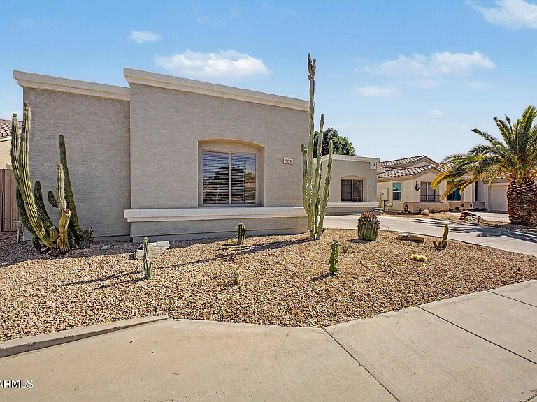 765 W Ebony Way — Photo 3